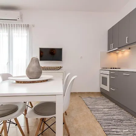 Holiday home Ikies A And B *