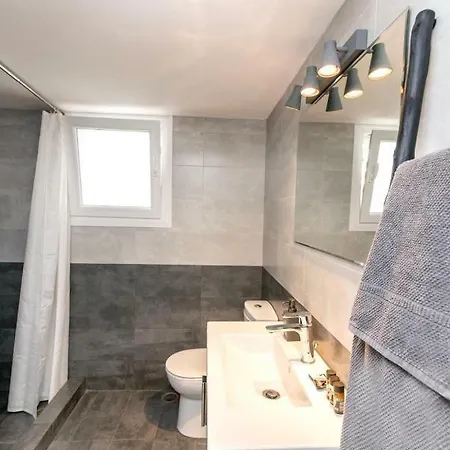 Ikies A And B Holiday home *